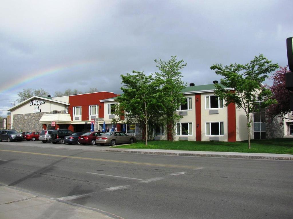 Hotel Le Voyageur Quebec City Exterior photo